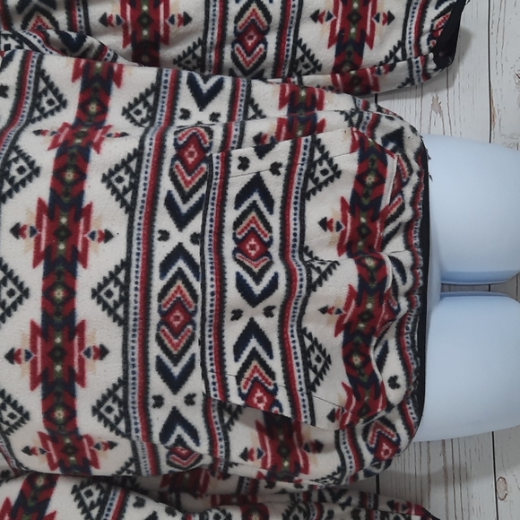 No Boundaries Fleece Pullover - Picture 2 of 5